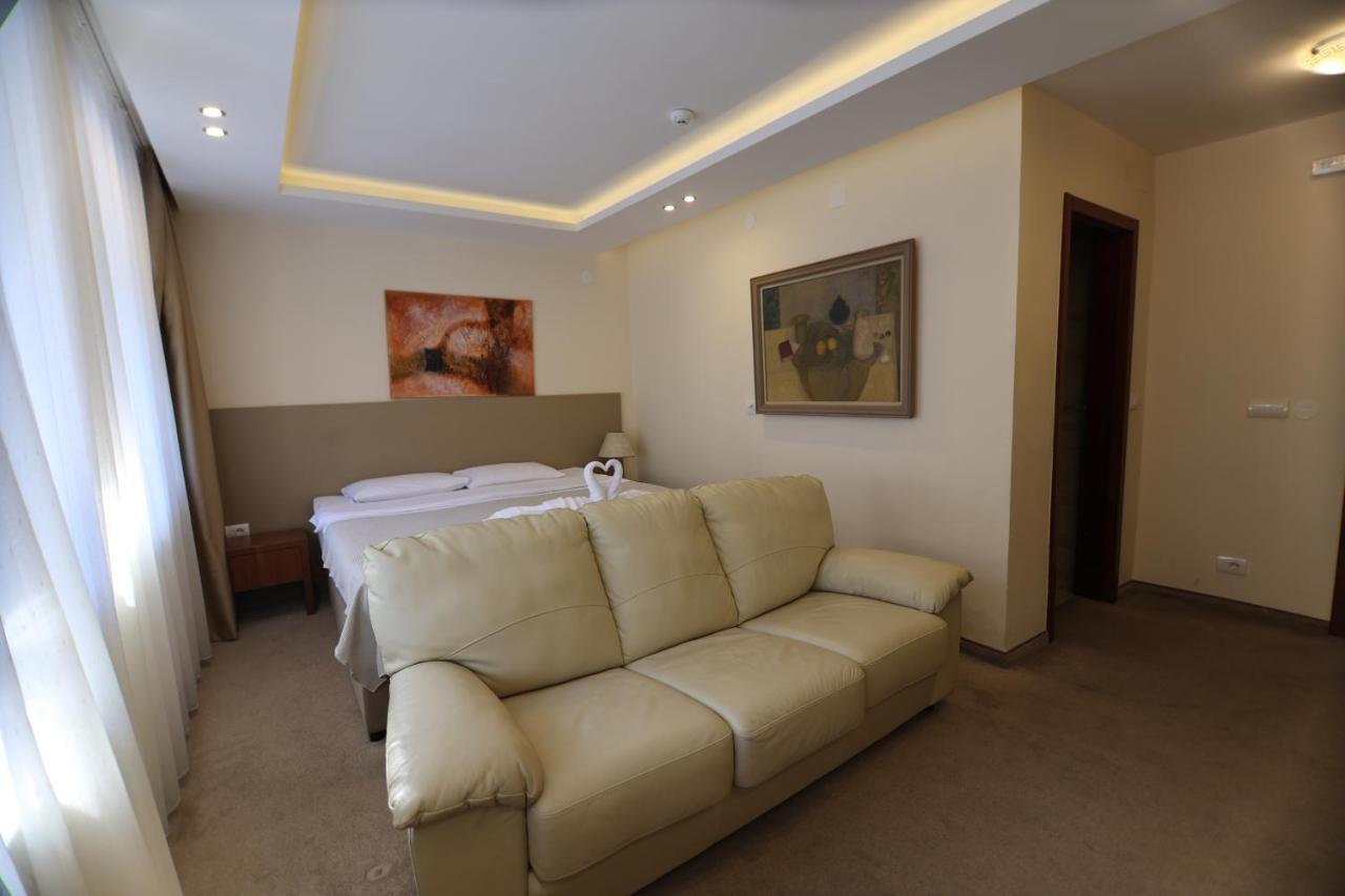 Hotel Happy Dimitrovgrad Eksteriør bilde